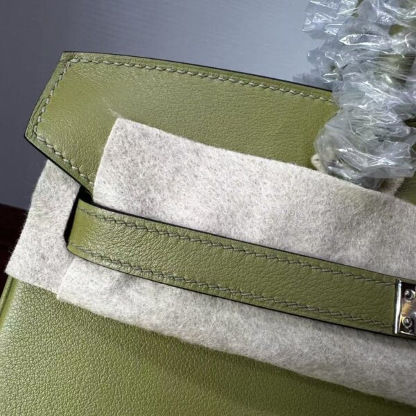Birkin 25 Hand stitched Saddle stitch Vert Fizz Swift Palladium Hardware Vert Criquet authentic hand-sewn Handcrafted 4 Birkin 25 Hand stitched Saddle stitch Vert Fizz Swift Palladium Hardware Vert Criquet authentic hand-sewn Handcrafted