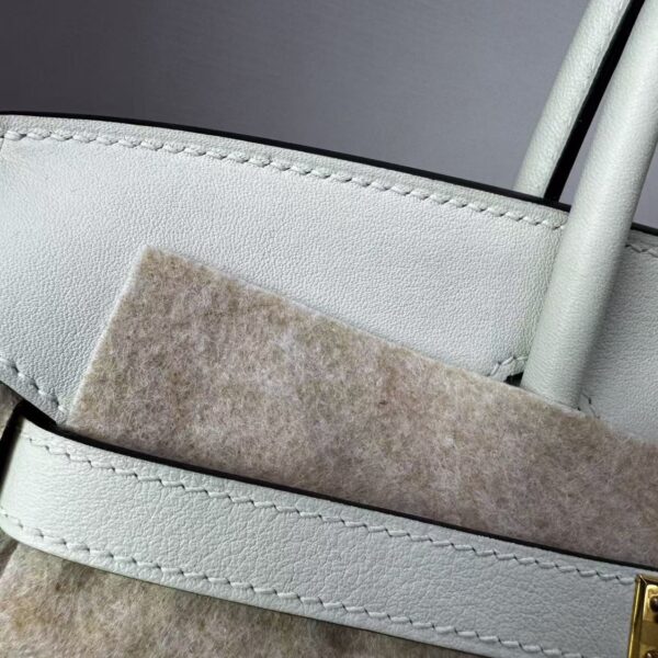 Birkin 25 Craie Swift with Gold Hardware