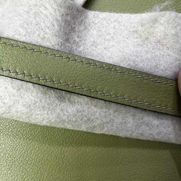 Birkin 25 Hand stitched Saddle stitch Vert Fizz Swift Palladium Hardware Vert Criquet authentic hand-sewn Handcrafted 5 Birkin 25 Hand stitched Saddle stitch Vert Fizz Swift Palladium Hardware Vert Criquet authentic hand-sewn Handcrafted