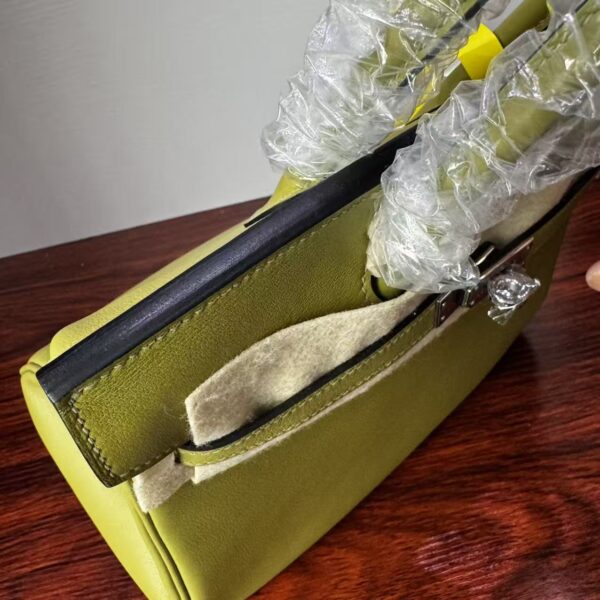 Birkin 25 Hand stitched Saddle stitch Vert Fizz Swift Palladium Hardware Vert Criquet authentic hand-sewn Handcrafted 6 Birkin 25 Hand stitched Saddle stitch Vert Fizz Swift Palladium Hardware Vert Criquet authentic hand-sewn Handcrafted