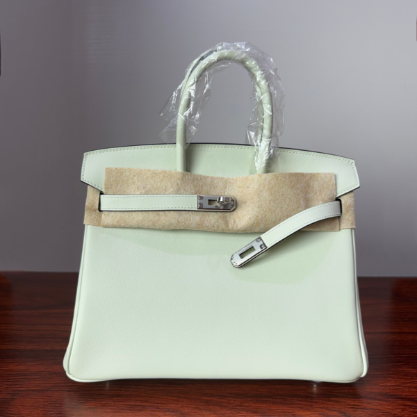 Birkin 25 Hand stitched Bubblegum Pink Swift Leather Palladium Hardware Vert Fizz  authentic hand-sewn Saddle stitch Handcrafted