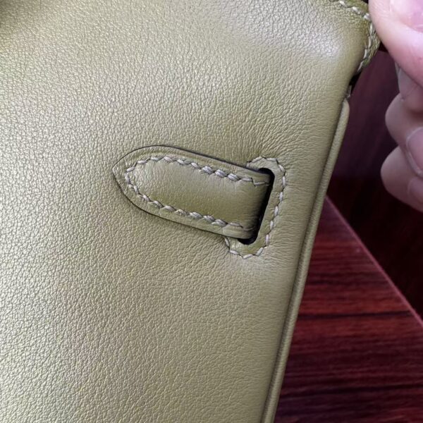 Birkin 25 Hand stitched Saddle stitch Vert Fizz Swift Palladium Hardware Vert Criquet authentic hand-sewn Handcrafted 8 Birkin 25 Hand stitched Saddle stitch Vert Fizz Swift Palladium Hardware Vert Criquet authentic hand-sewn Handcrafted