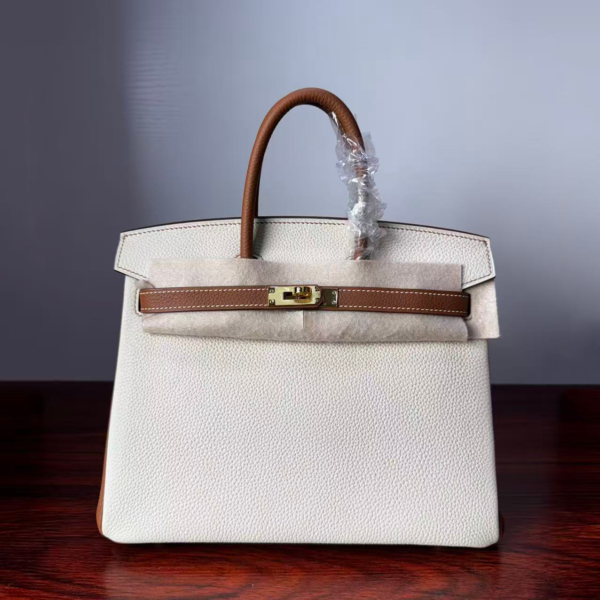 Birkin 25 Handcrafted authentic hand-sewn Togo Leather in Milkshake White & Gold, Gold Hardware Hand stitched Saddle stitch 1 Birkin 25 Handcrafted authentic hand-sewn Togo Leather in Milkshake White & Gold, Gold Hardware Hand stitched Saddle stitch