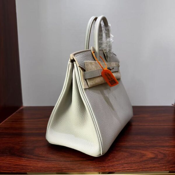 Birkin25 authentic hand-sewn | Pearl Grey Togo | Silver Hand stitched Saddle stitch sophisticated Handcrafted 4 Birkin25 authentic hand-sewn | Pearl Grey Togo | Silver Hand stitched Saddle stitch sophisticated Handcrafted