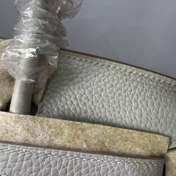 Birkin25 authentic hand-sewn | Pearl Grey Togo | Silver Hand stitched Saddle stitch sophisticated Handcrafted 7 Birkin25 authentic hand-sewn | Pearl Grey Togo | Silver Hand stitched Saddle stitch sophisticated Handcrafted